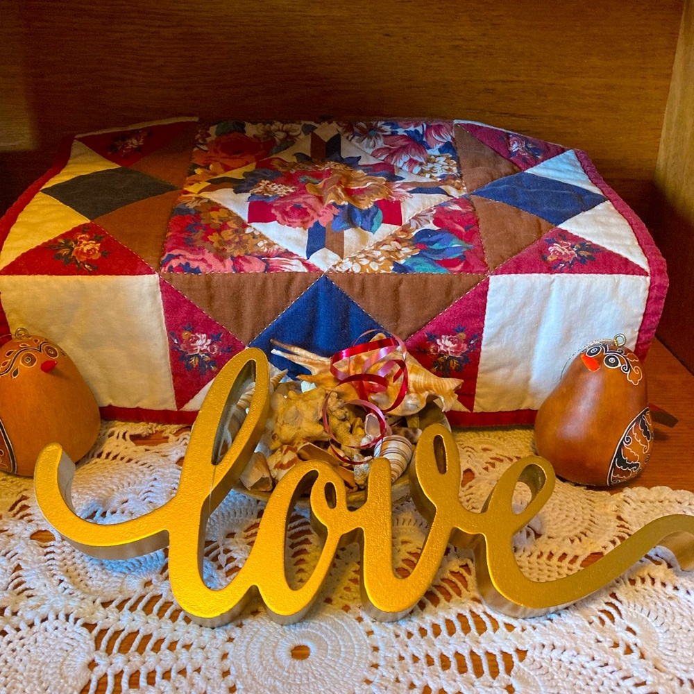 “Love” Plaque in cursive writing, Gold